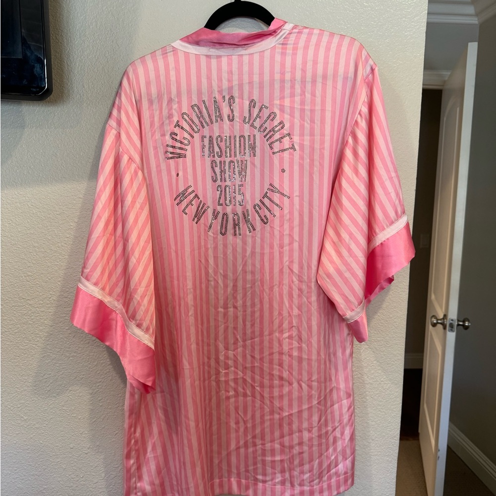 Victoria secret fashion show robe 2015, limited edition, brand new with tag